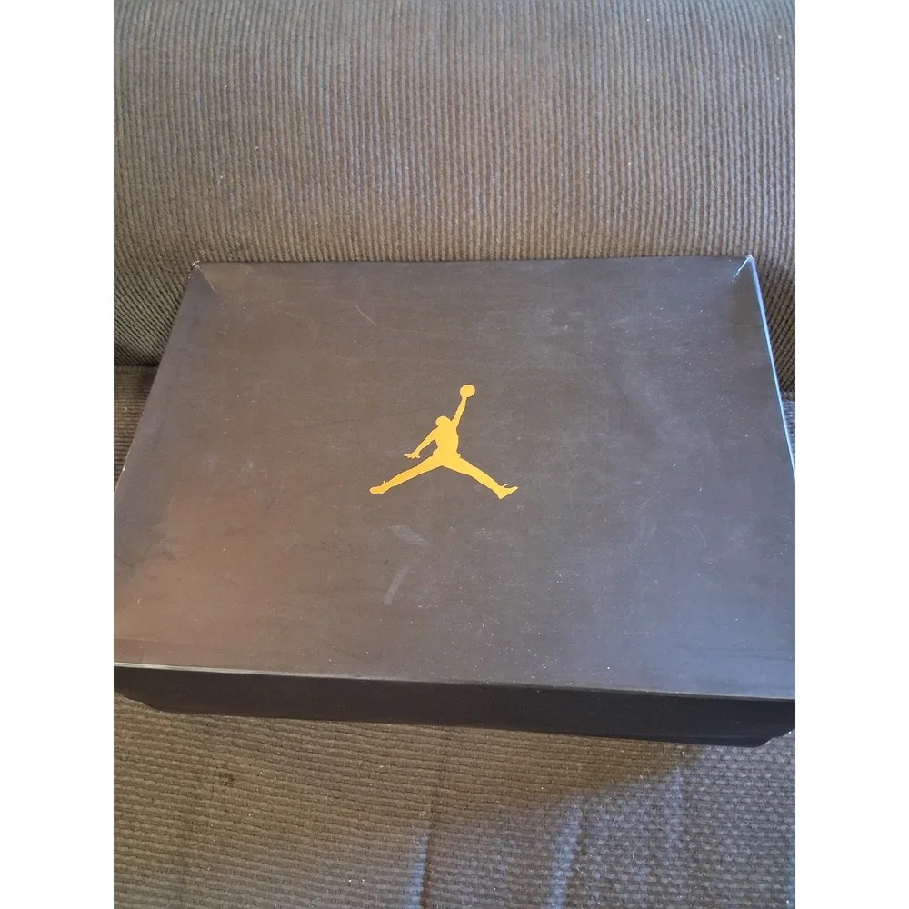 Jordan 11 Retro Olive Lux Neutral Olive Metallic Stout AR0715-200 Womens 9‎